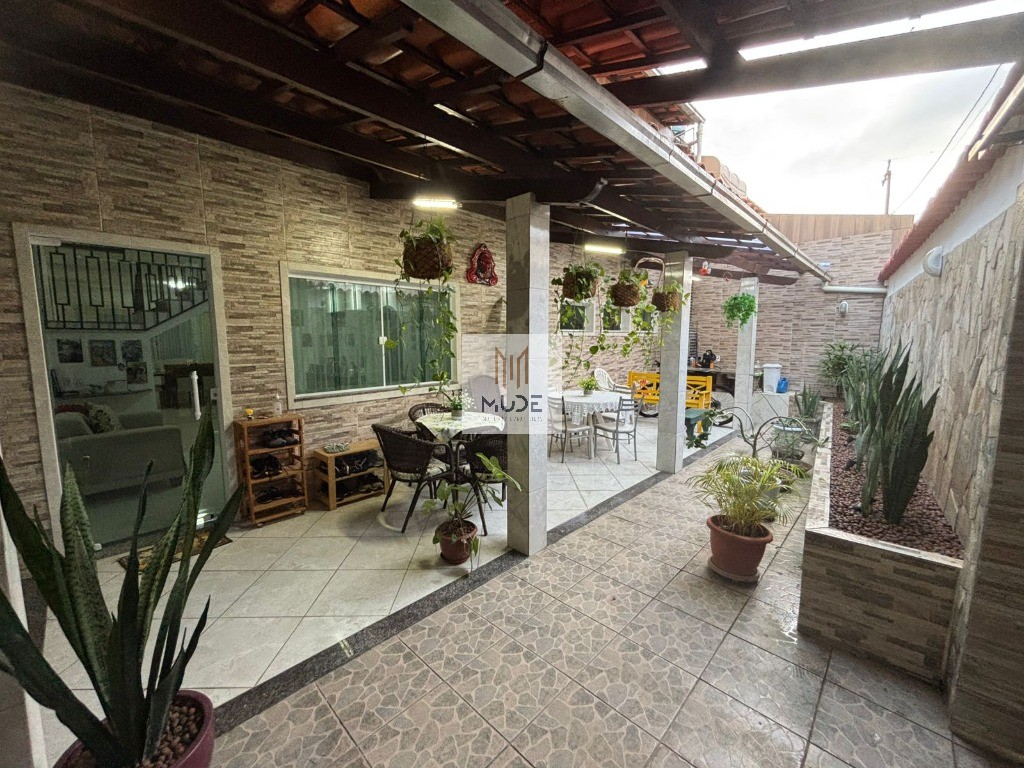 Casa à venda com 5 quartos, 307m² - Foto 1