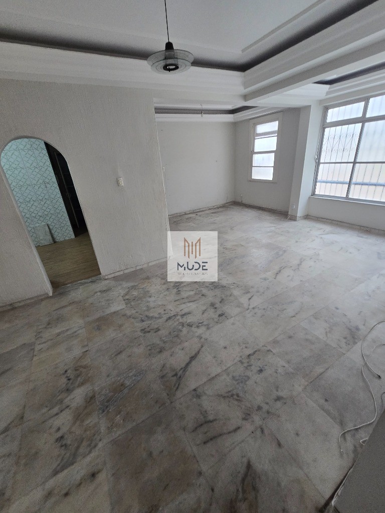 EDIFÍCIO MAIZA Apartamento para Locação no Corredor da Vitória com área de 192m² - 5 Quartos, 1 Suíte, Varanda - Salvador/BA