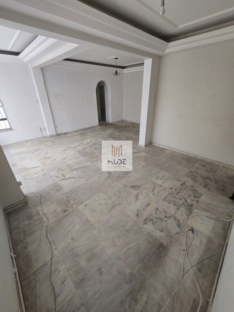 EDIFÍCIO MAIZA Apartamento para Locação no Corredor da Vitória com área de 192m² - 5 Quartos, 1 Suíte, Varanda - Salvador/BA