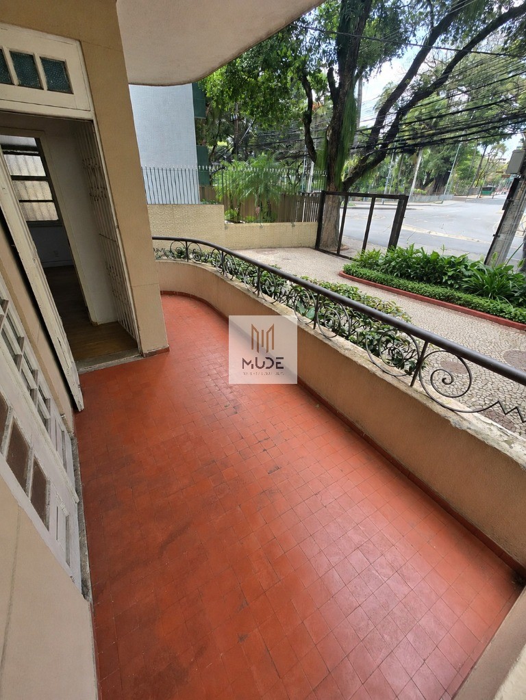 EDIFÍCIO MAIZA Apartamento para Locação no Corredor da Vitória com área de 192m² - 5 Quartos, 1 Suíte, Varanda - Salvador/BA