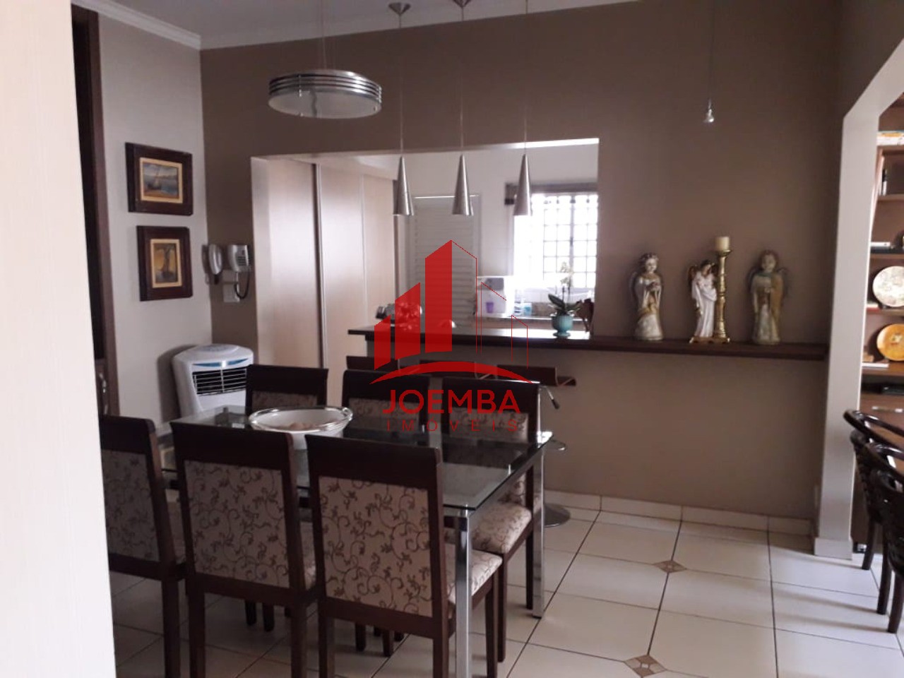 Casa com 3 quartos à venda, 286m² — foto 2 de 11