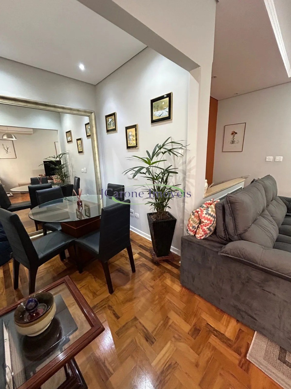 Venda de apartamento com 2 quartos reformado em excelente lo