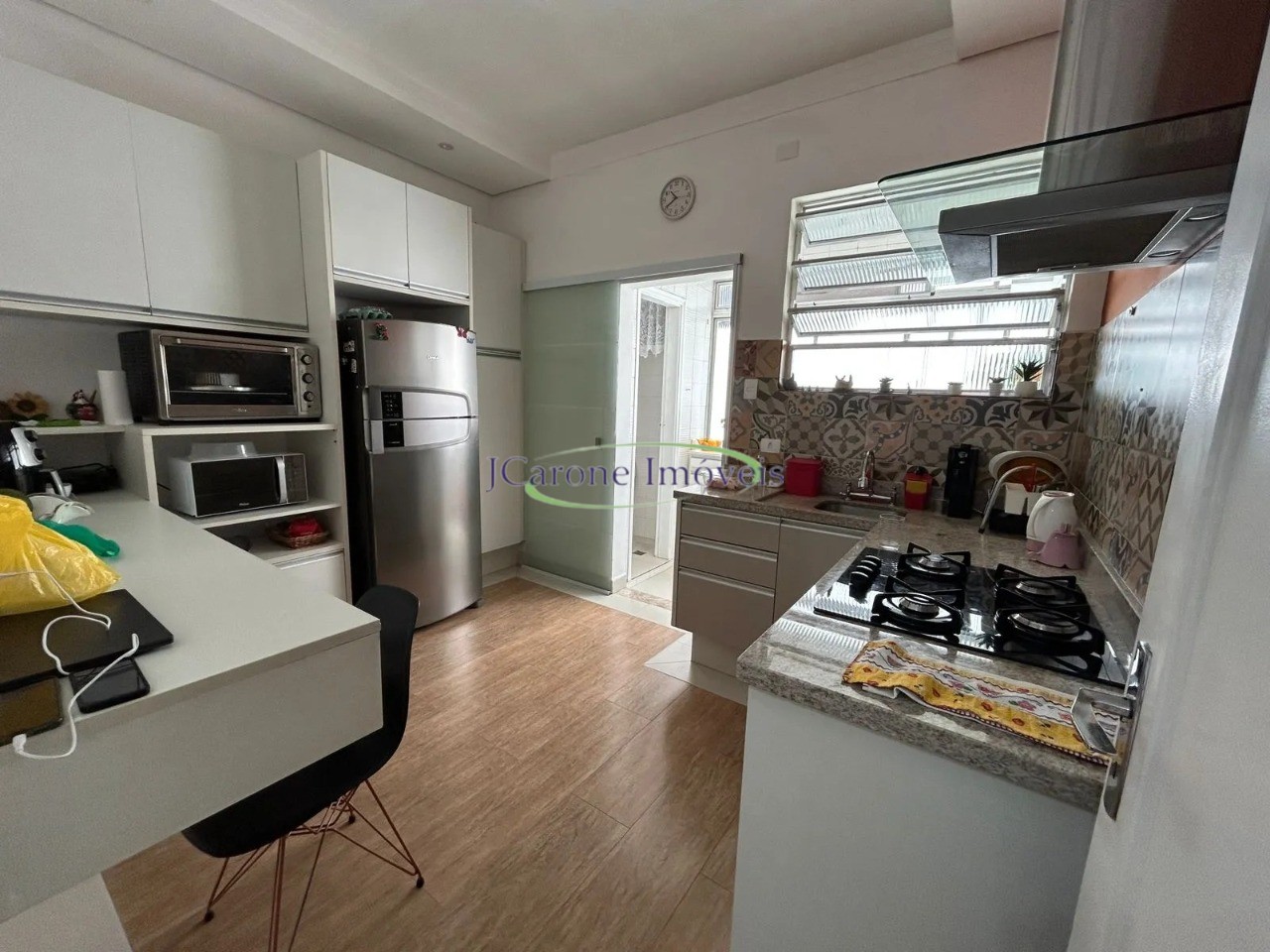 Venda de apartamento com 2 quartos reformado em excelente lo