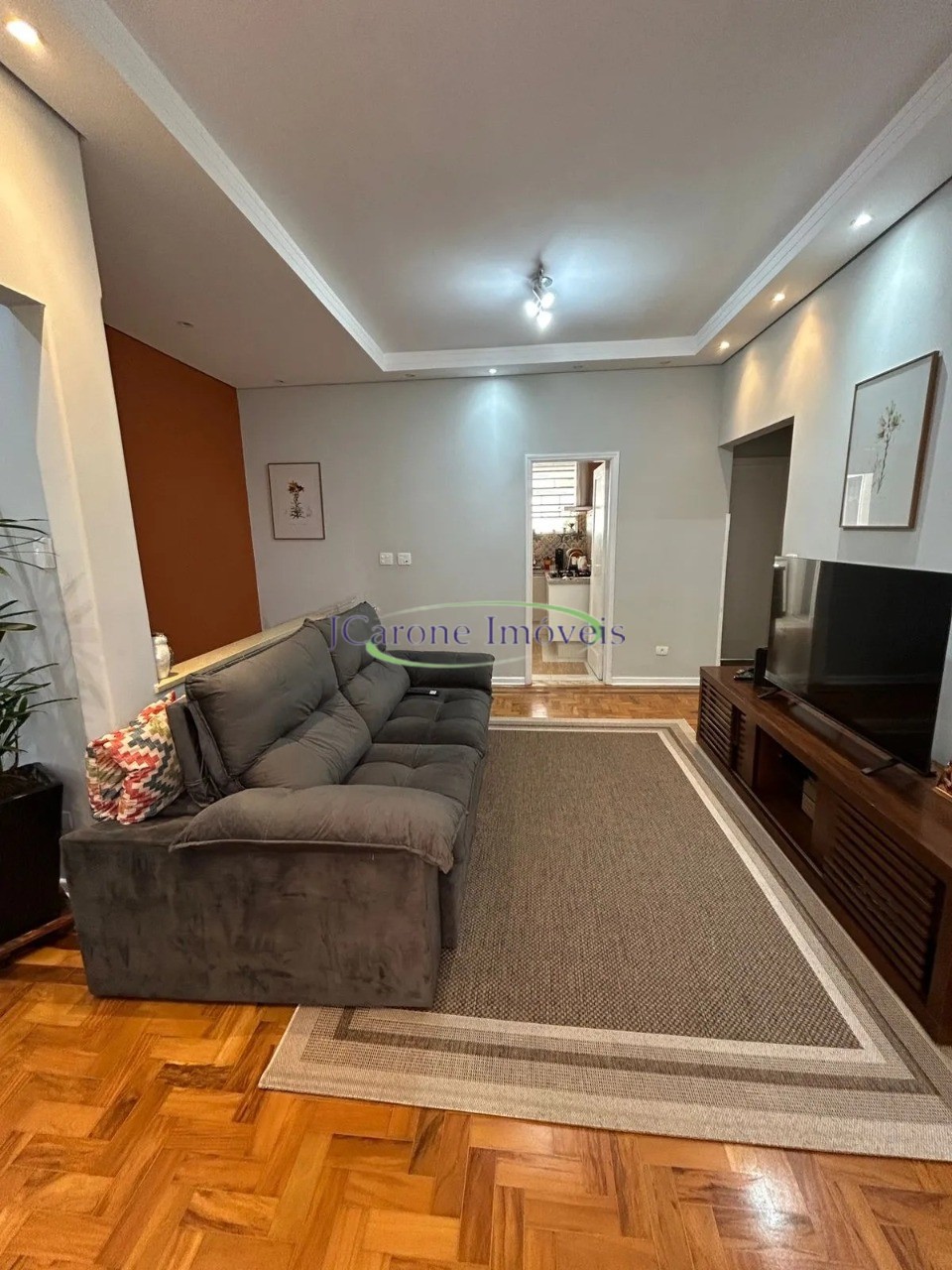 Venda de apartamento com 2 quartos reformado em excelente lo
