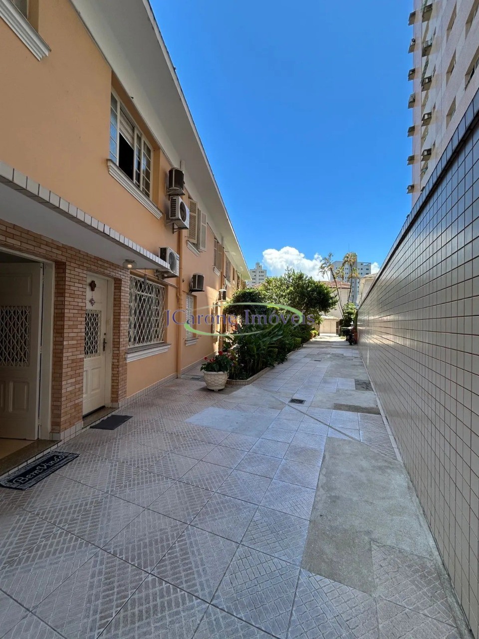 Venda de apartamento com 2 quartos reformado em excelente lo