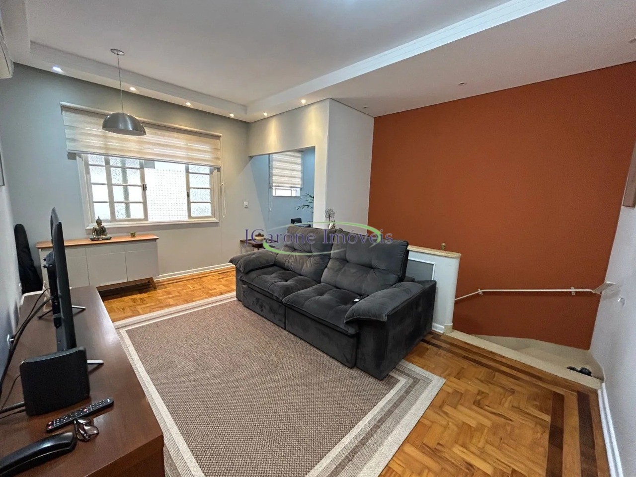 Venda de apartamento com 2 quartos reformado em excelente lo