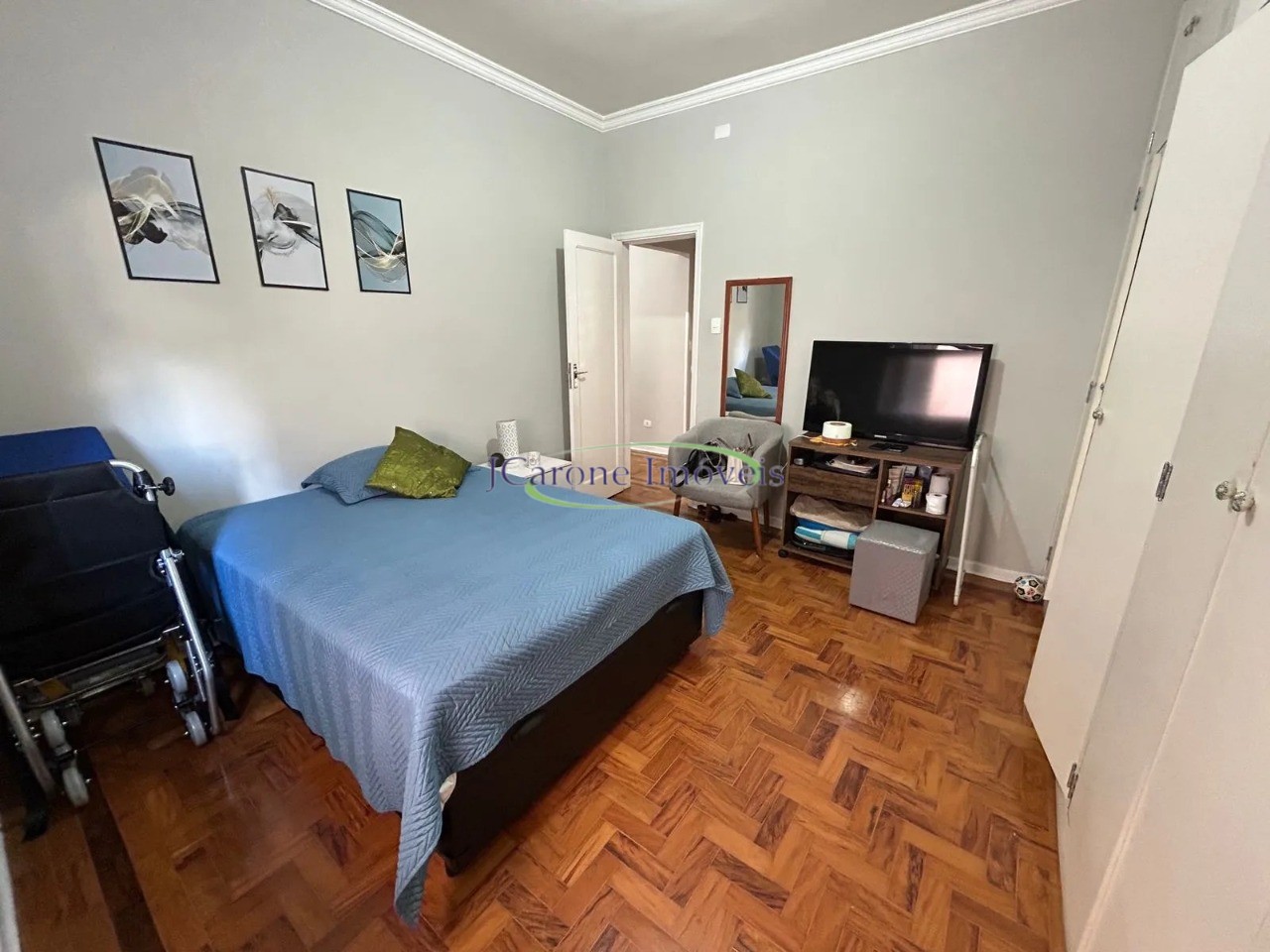 Venda de apartamento com 2 quartos reformado em excelente lo