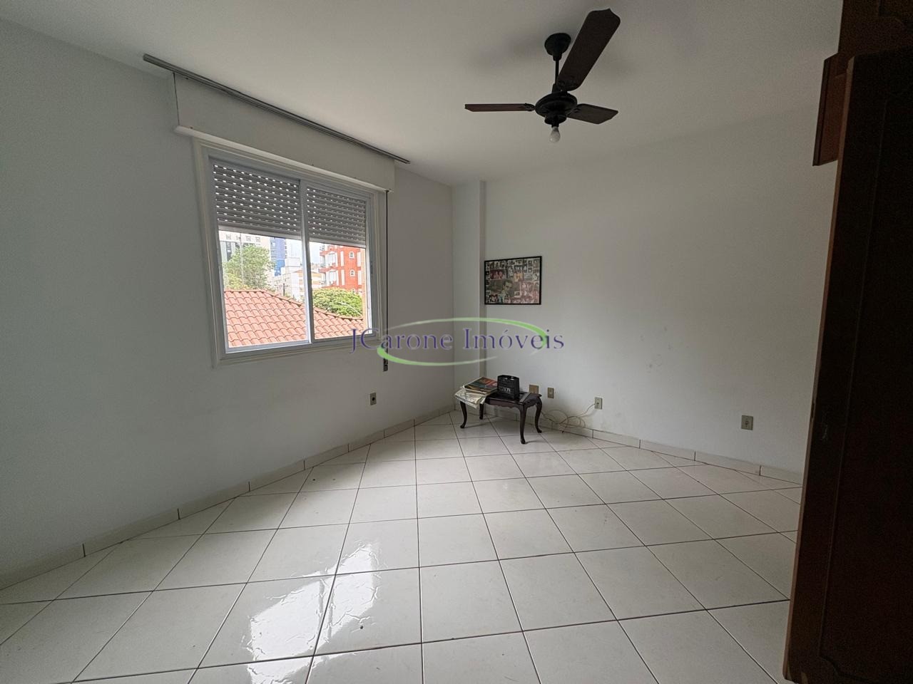 Venda de amplo apartamento de 120 m² com suíte e localização