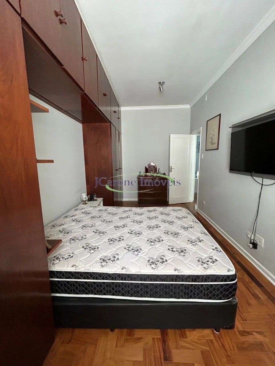 Venda de apartamento com 2 quartos reformado em excelente lo