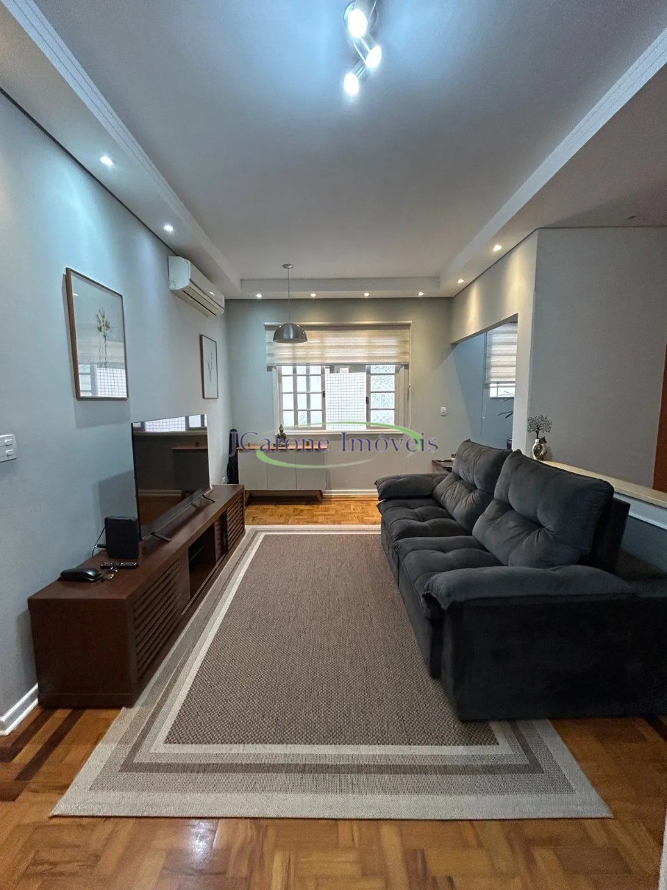 Venda de apartamento com 2 quartos reformado em excelente lo