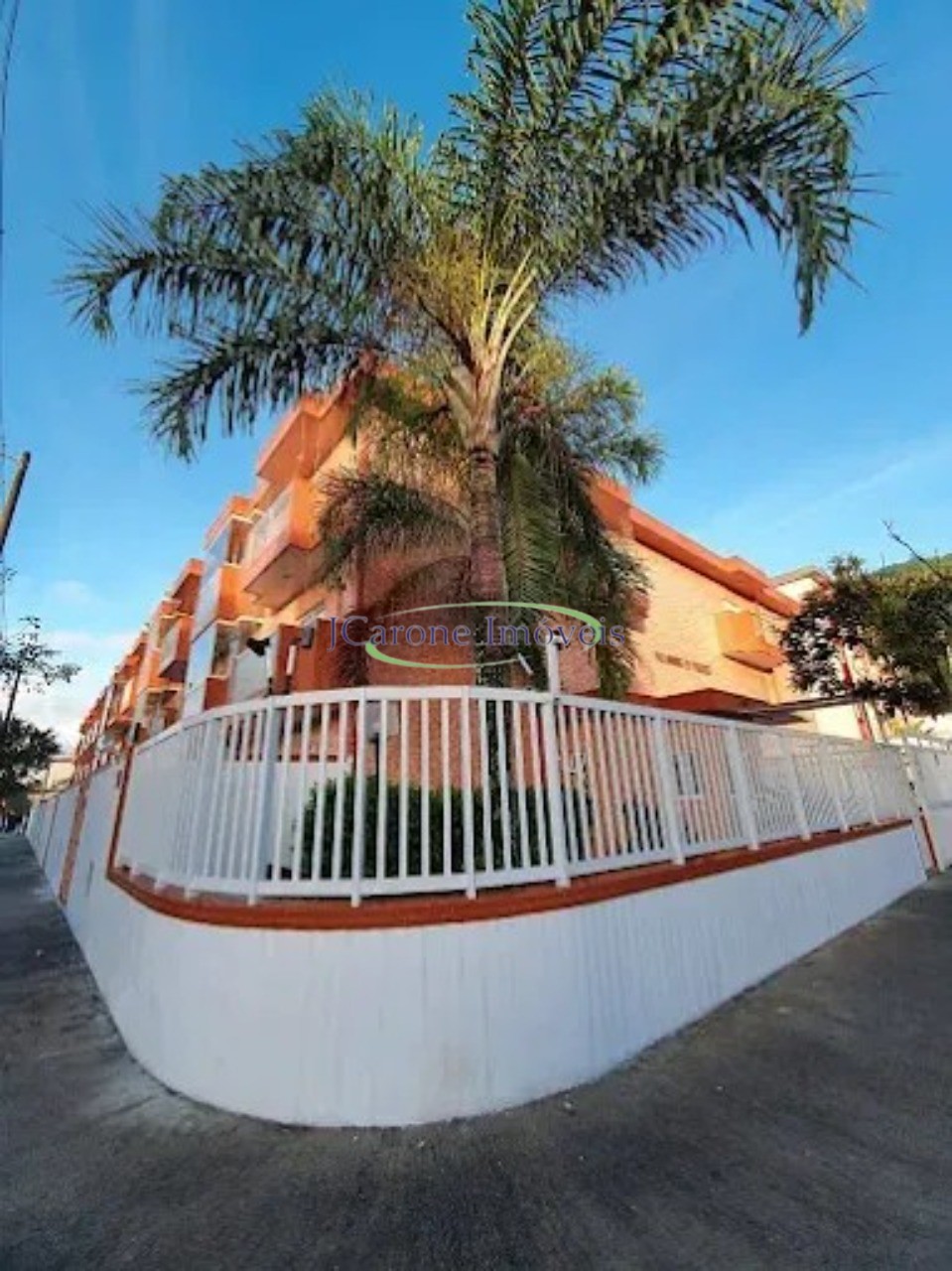 Venda de casa em villágio com 106 m² 2 suítes churrasqueira 