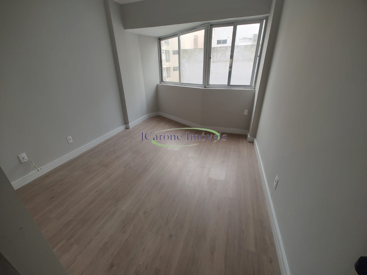 Venda de apartamento com vista mar - reformado com 2 quartos