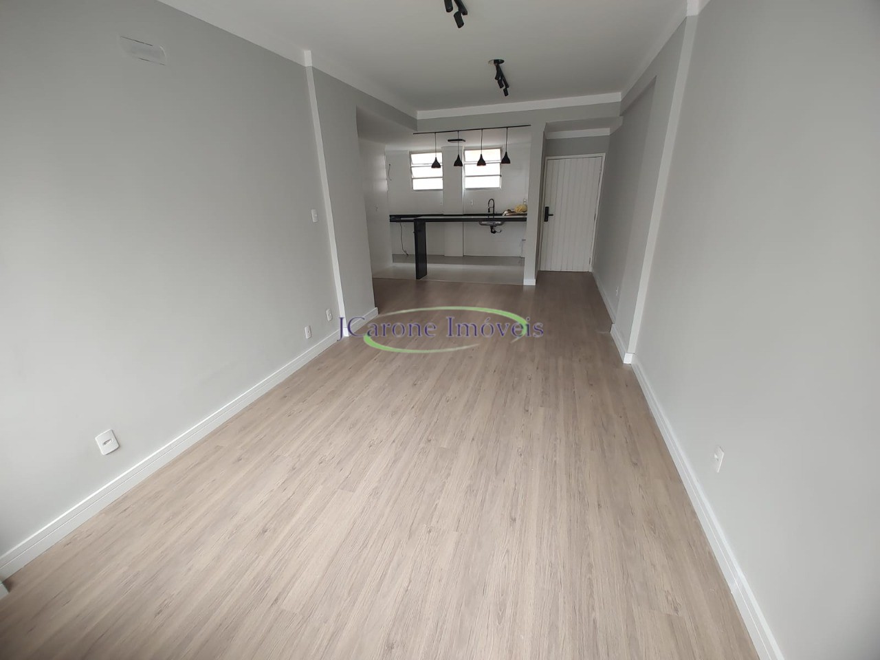 Venda de apartamento com vista mar - reformado com 2 quartos