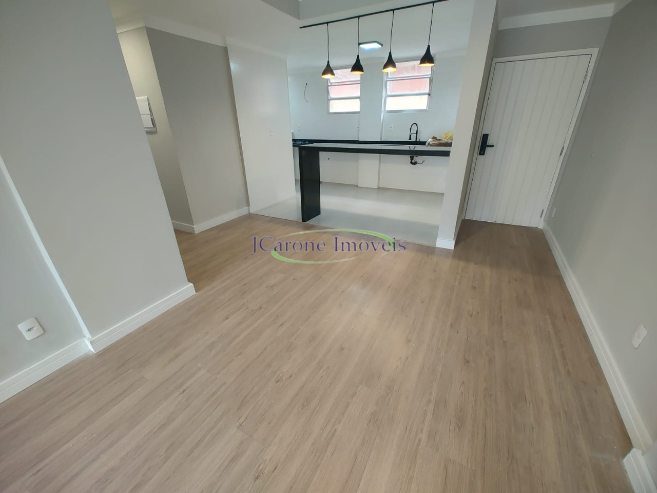 Venda de apartamento com vista mar - reformado com 2 quartos