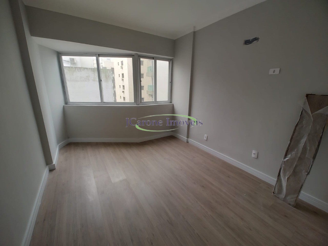 Venda de apartamento com vista mar - reformado com 2 quartos
