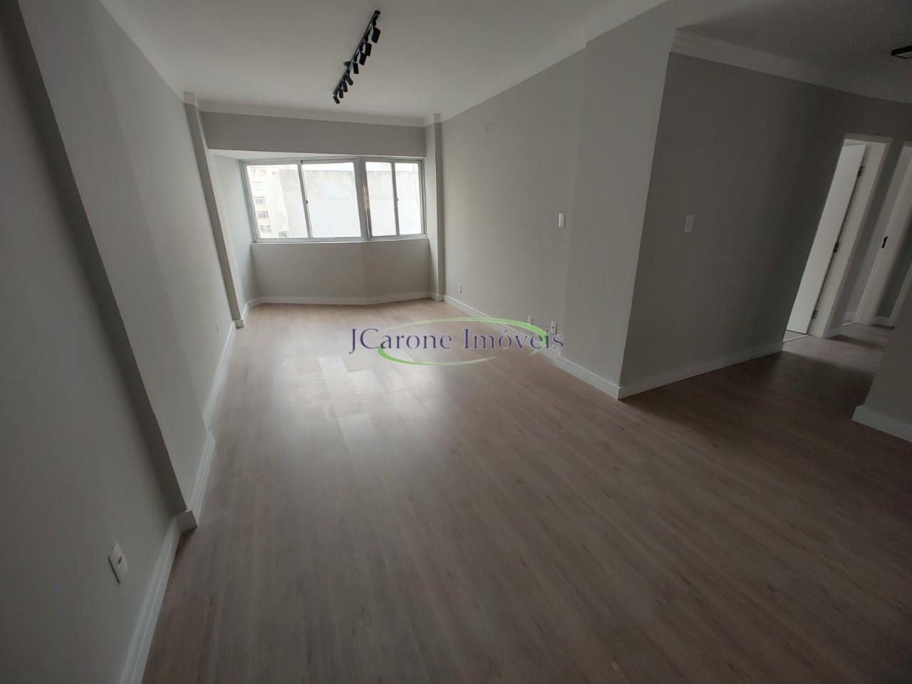 Venda de apartamento com vista mar - reformado com 2 quartos