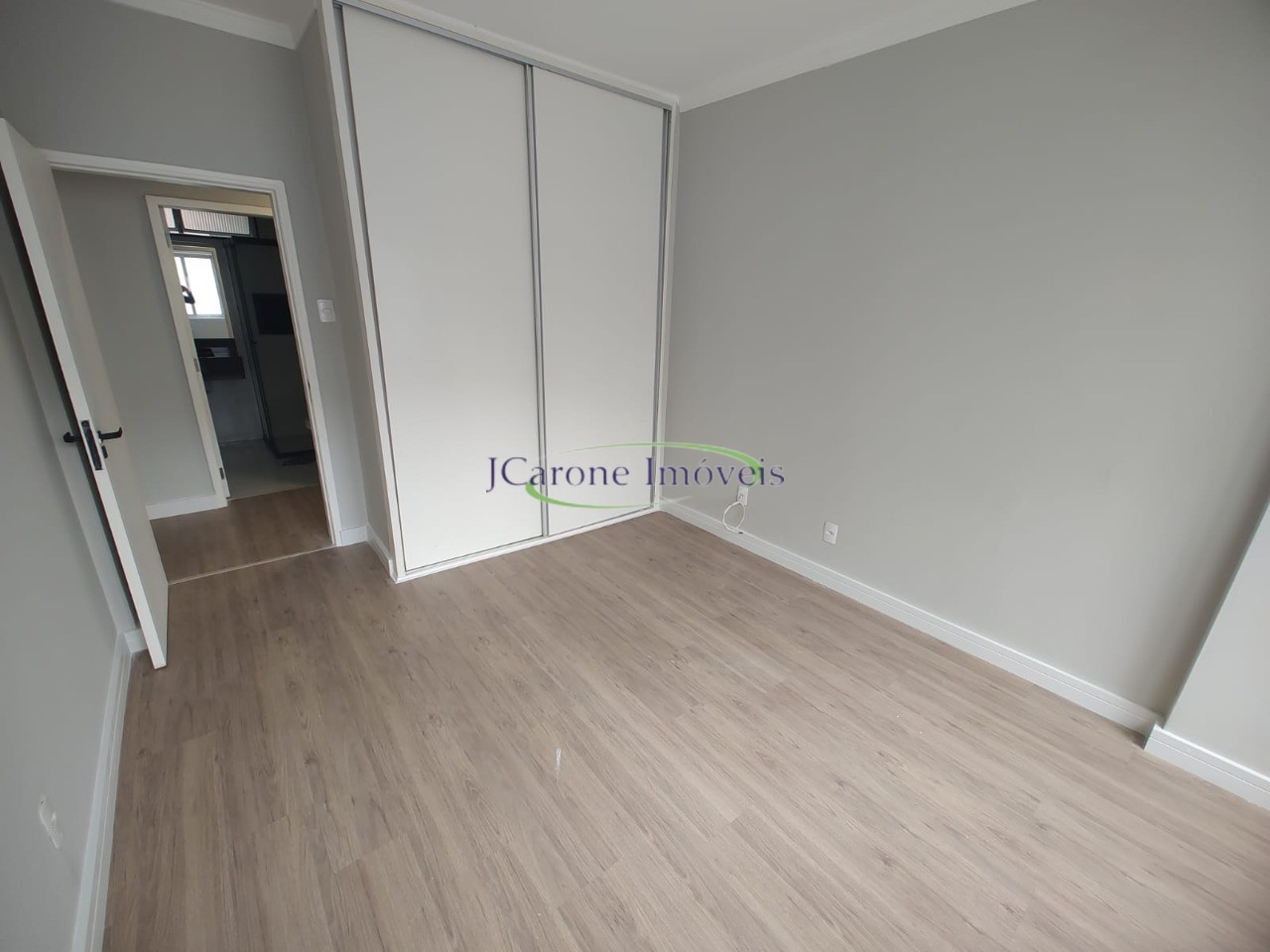 Venda de apartamento com vista mar - reformado com 2 quartos