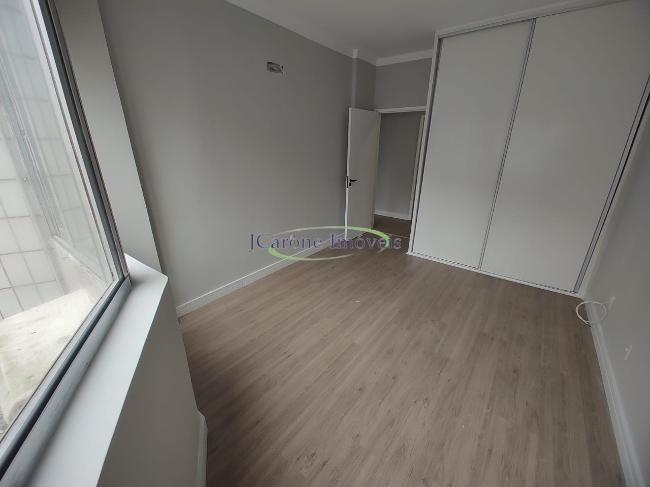 Venda de apartamento com vista mar - reformado com 2 quartos