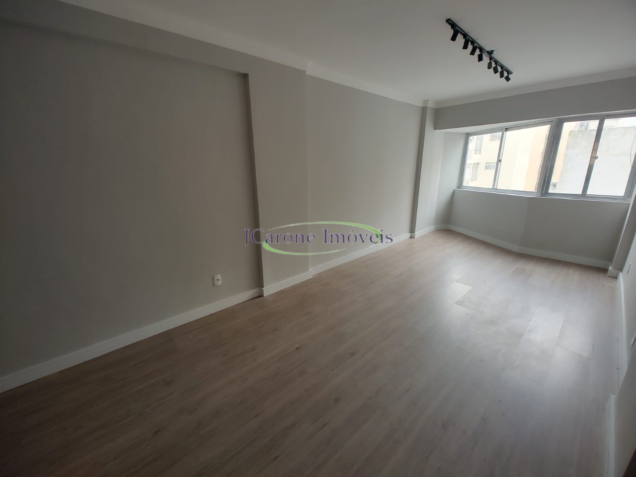 Venda de apartamento com vista mar - reformado com 2 quartos