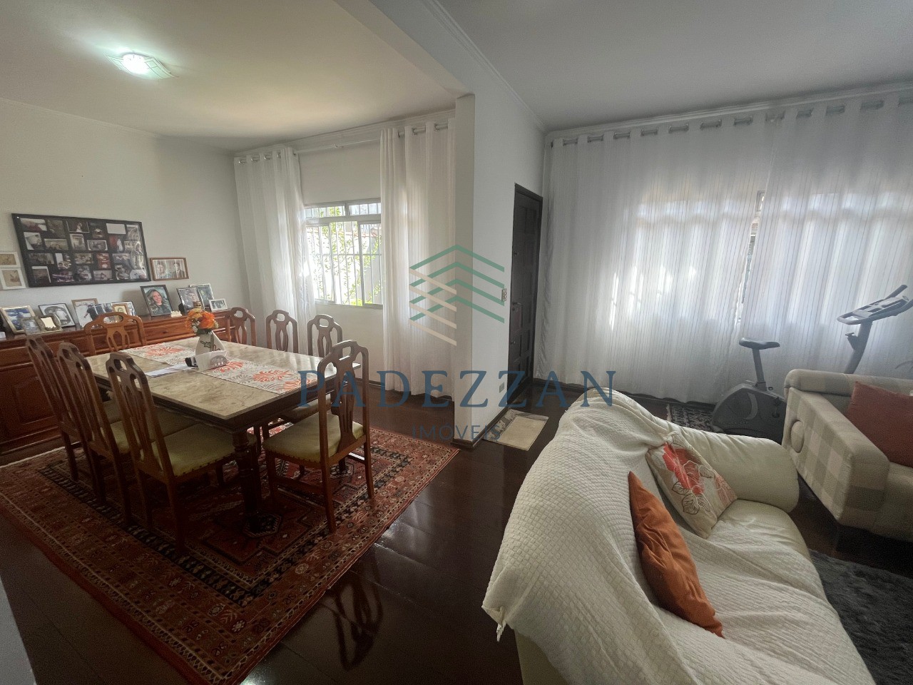 Casa, 3 quartos, 216 m² - Foto 1