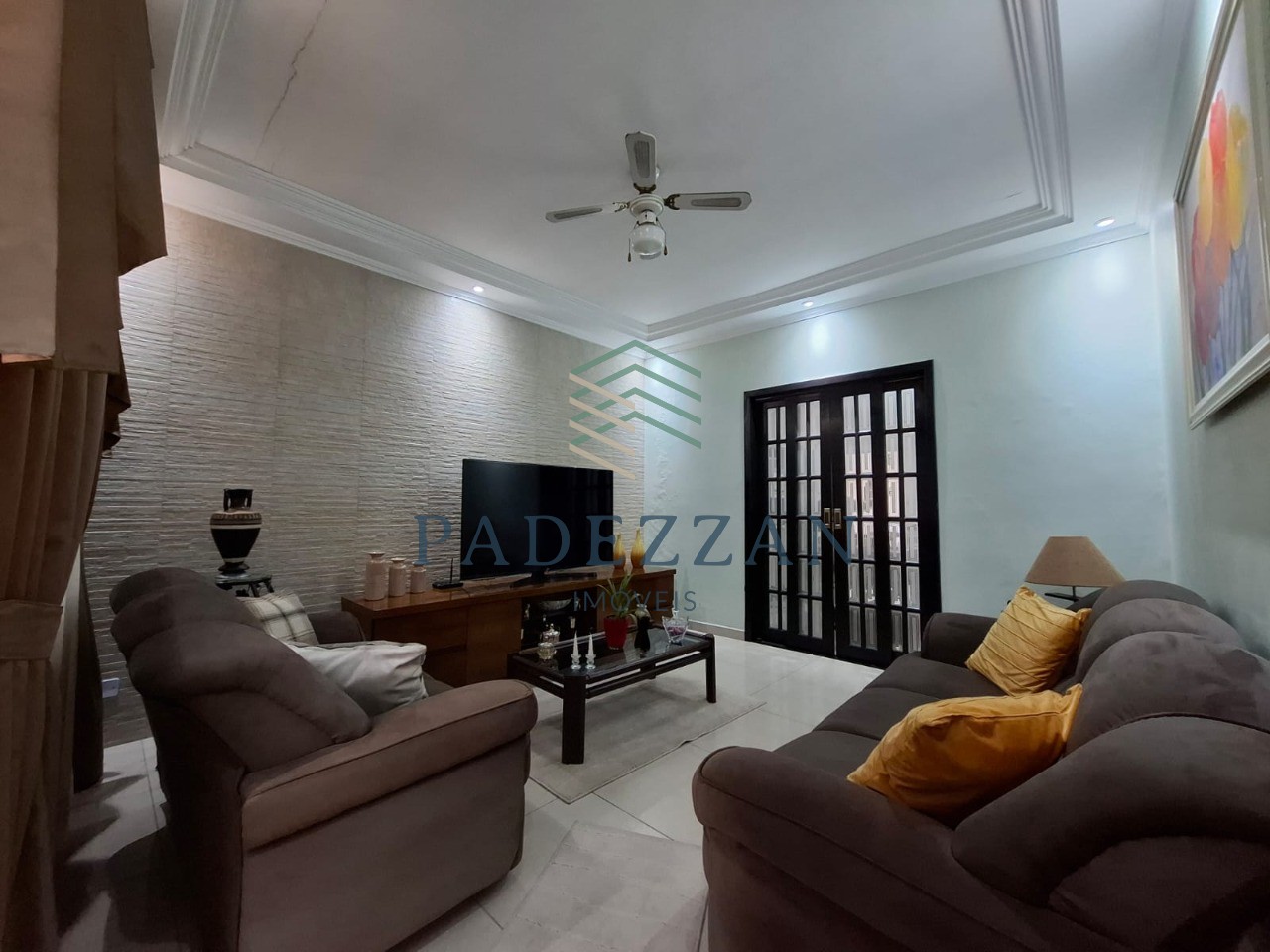 Casa, 6 quartos, 134 m² - Foto 1