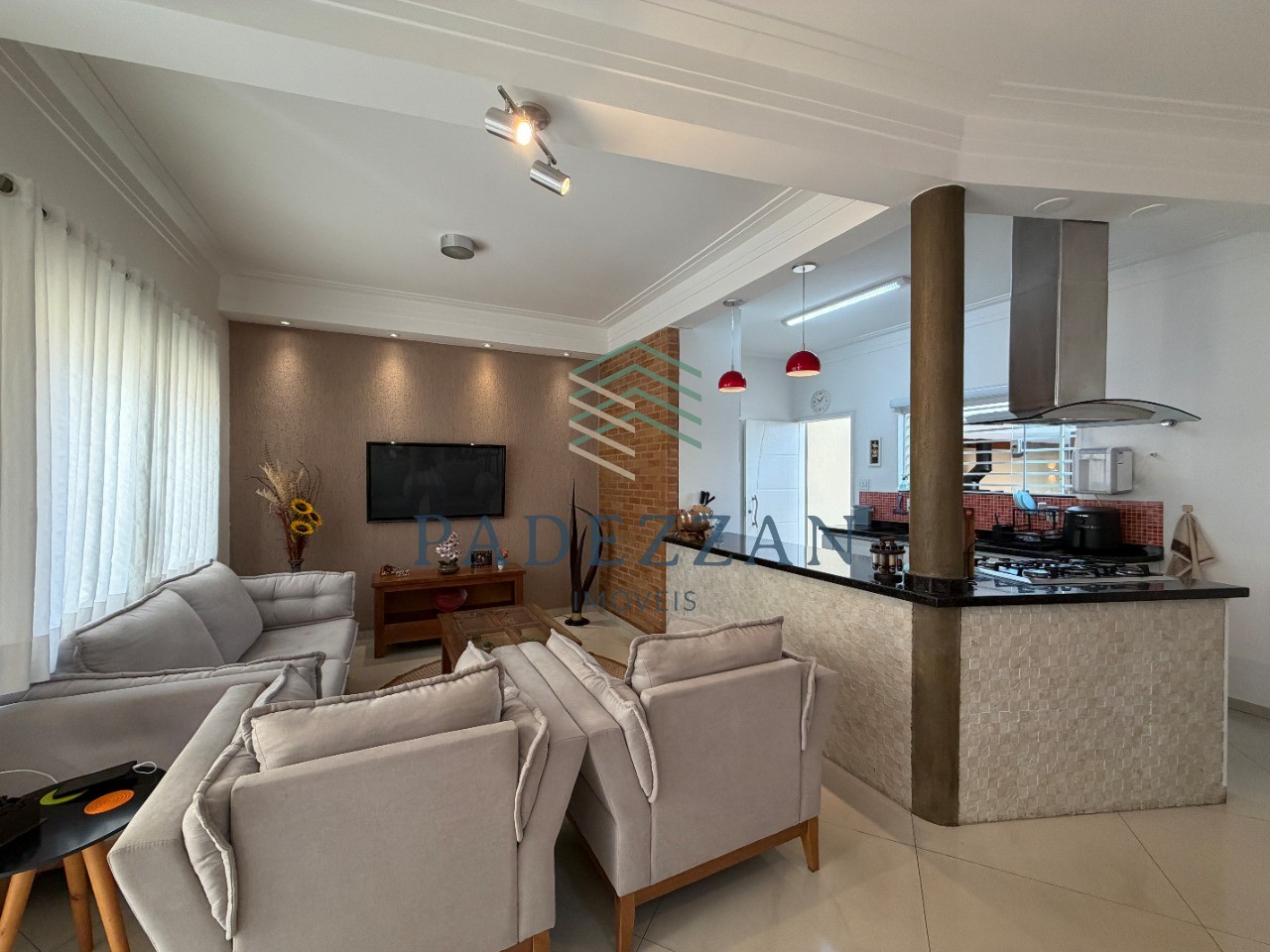 Casa, 3 quartos, 230 m² - Foto 1