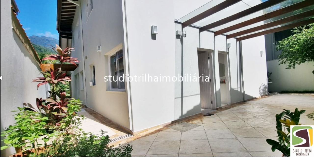 Lindo Sobrado com 4 suítes e 5 banheiros, 347m² á venda em Ilhabela - SP