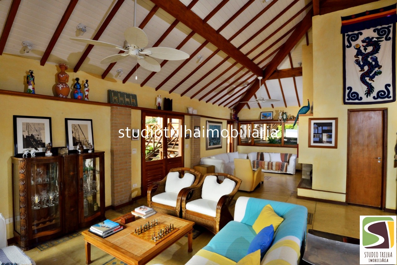 Vendo Mansão 5 suítes, 406m², Jardim e Piscina em Ponta das Canas, Ilhabela-SP