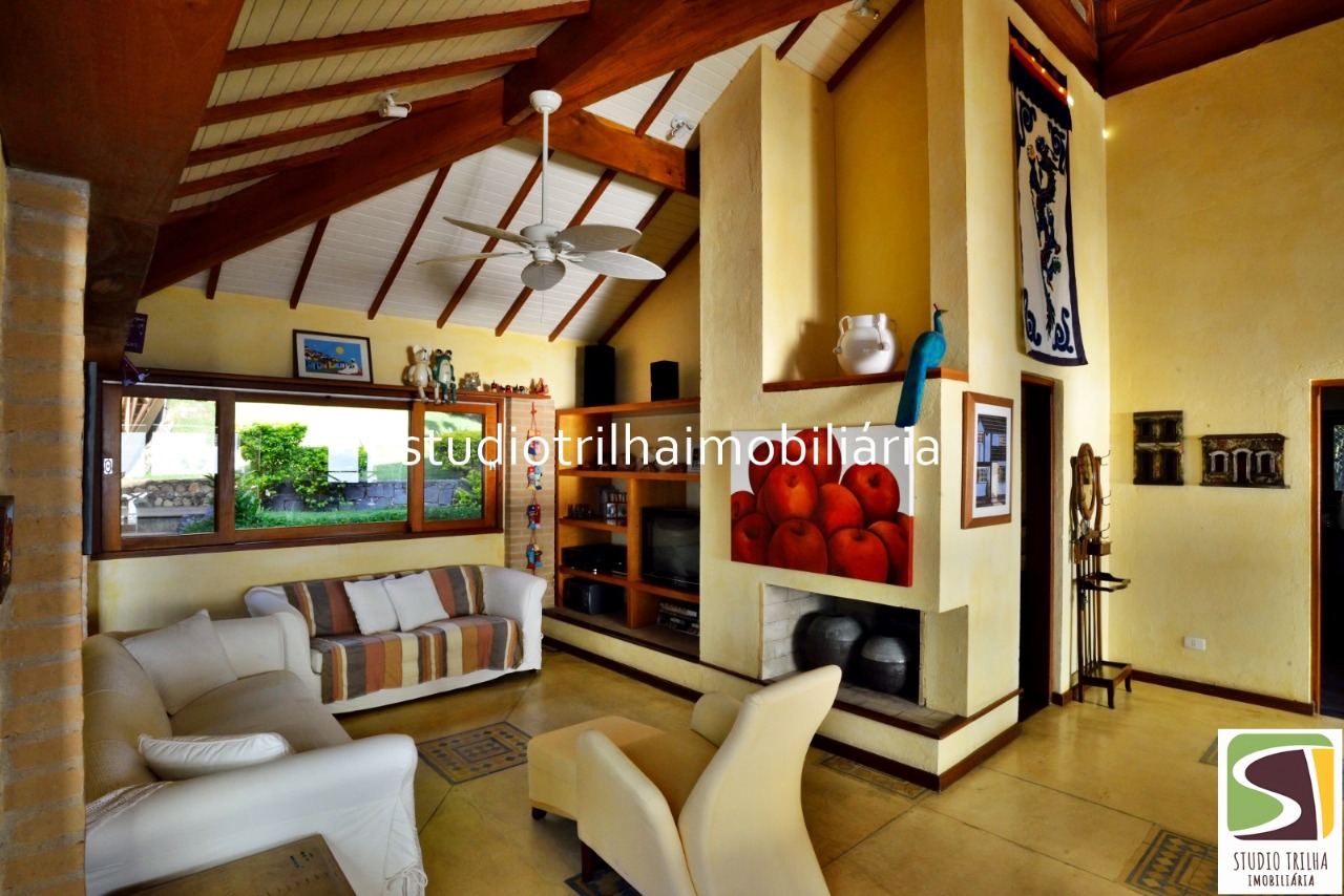 Vendo Mansão 5 suítes, 406m², Jardim e Piscina em Ponta das Canas, Ilhabela-SP