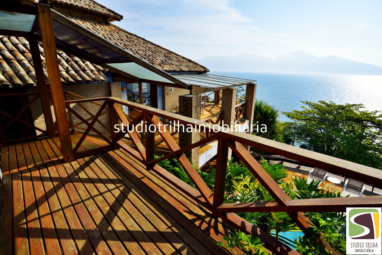 Vendo mansão 5 suítes, 406m², jardim e piscina em ponta das 