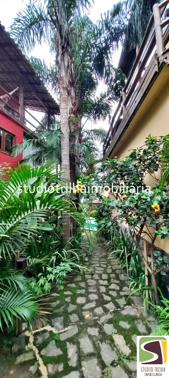 Lindo Sobrado em Condomínio, 100m² Escritura Definitiva com 2 suítes no bairro Bexiga, Ilhabela - SP