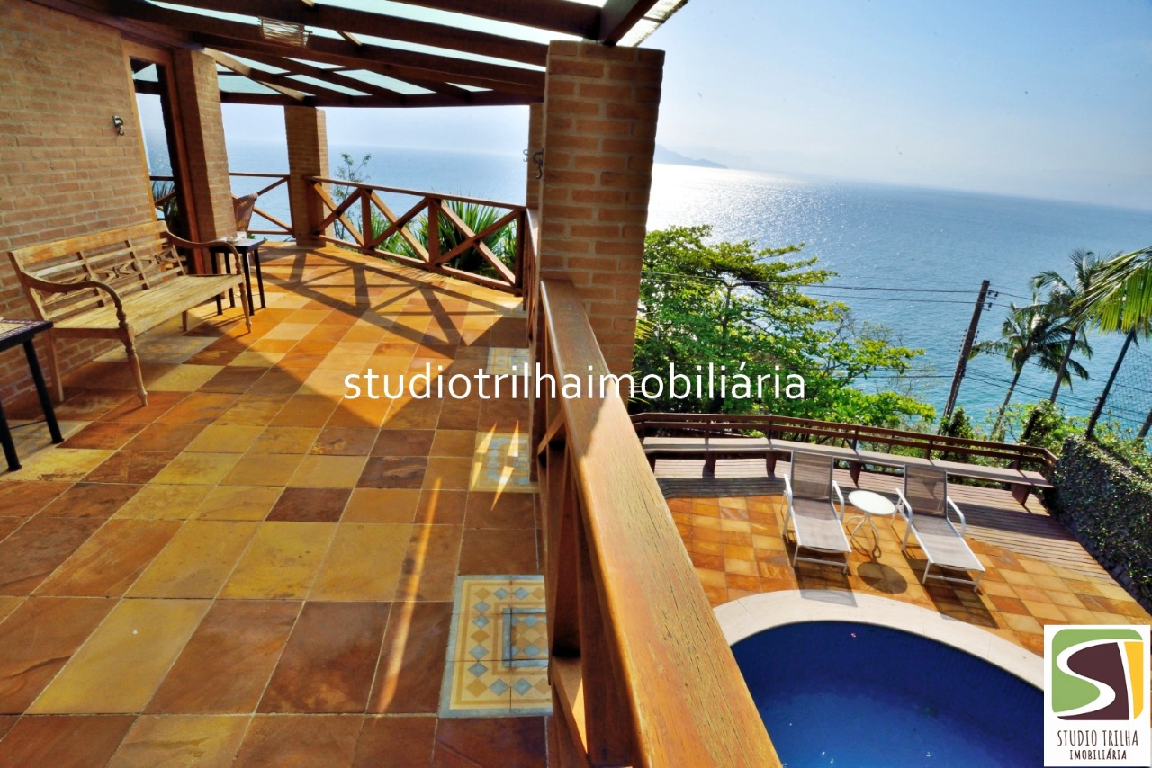 Vendo mansão 5 suítes, 406m², jardim e piscina em ponta das 