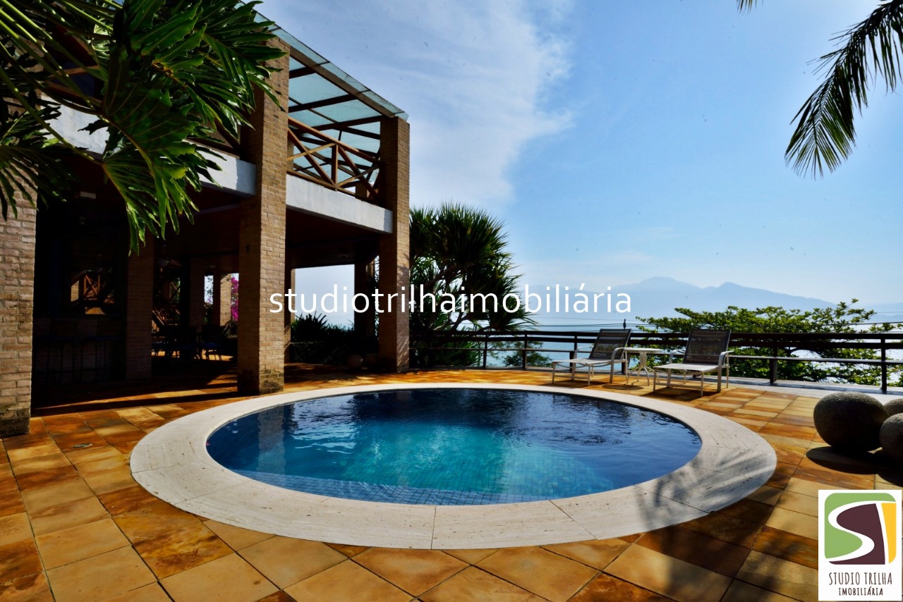Vendo mansão 5 suítes, 406m², jardim e piscina em ponta das 