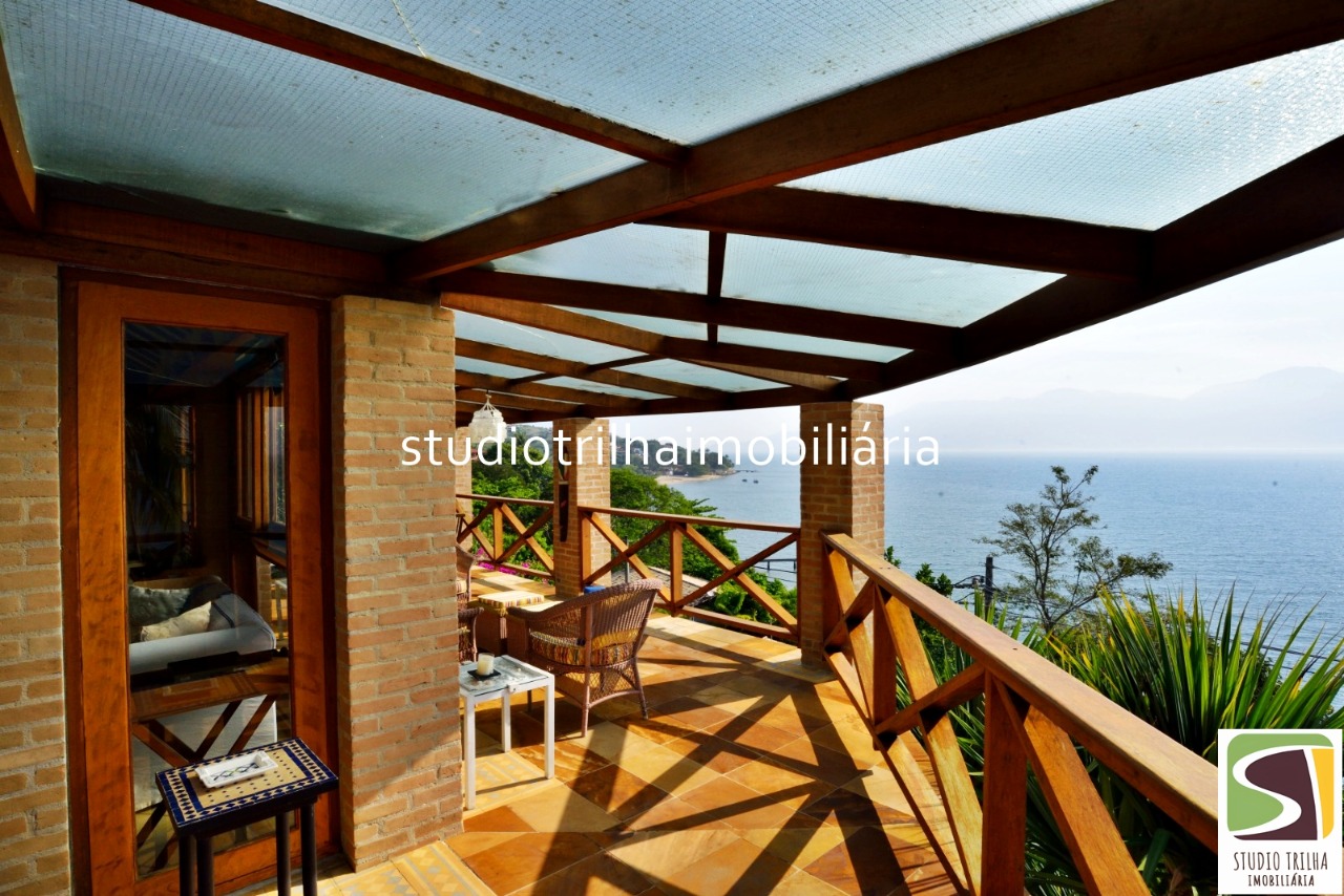 Vendo mansão 5 suítes, 406m², jardim e piscina em ponta das 