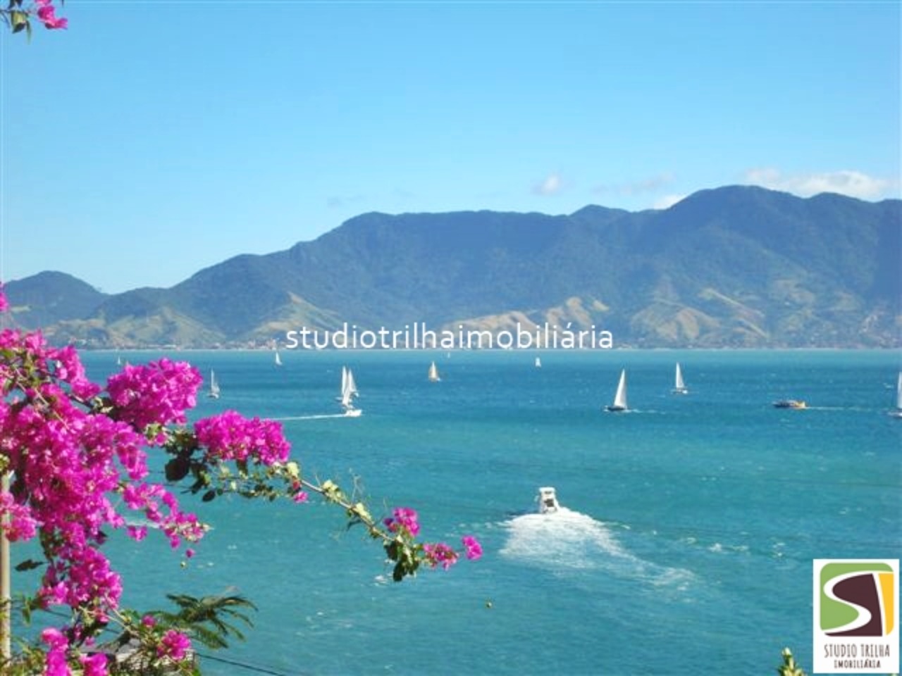 Vendo Mansão 5 suítes, 406m², Jardim e Piscina em Ponta das Canas, Ilhabela-SP