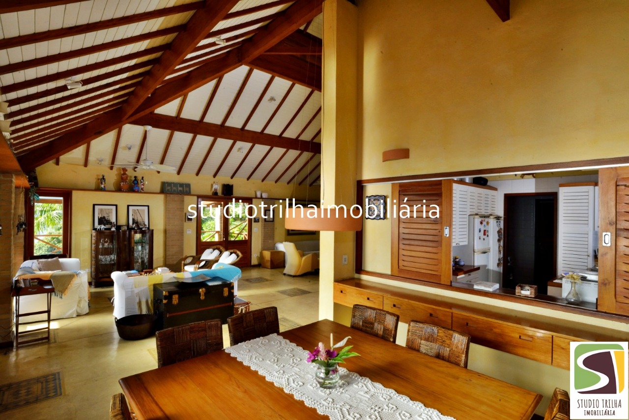 Vendo Mansão 5 suítes, 406m², Jardim e Piscina em Ponta das Canas, Ilhabela-SP