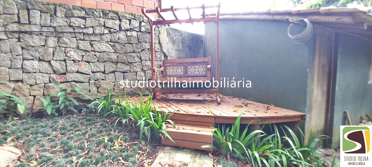 Lindo Sobrado em Condomínio, 100m² Escritura Definitiva com 2 suítes no bairro Bexiga, Ilhabela - SP