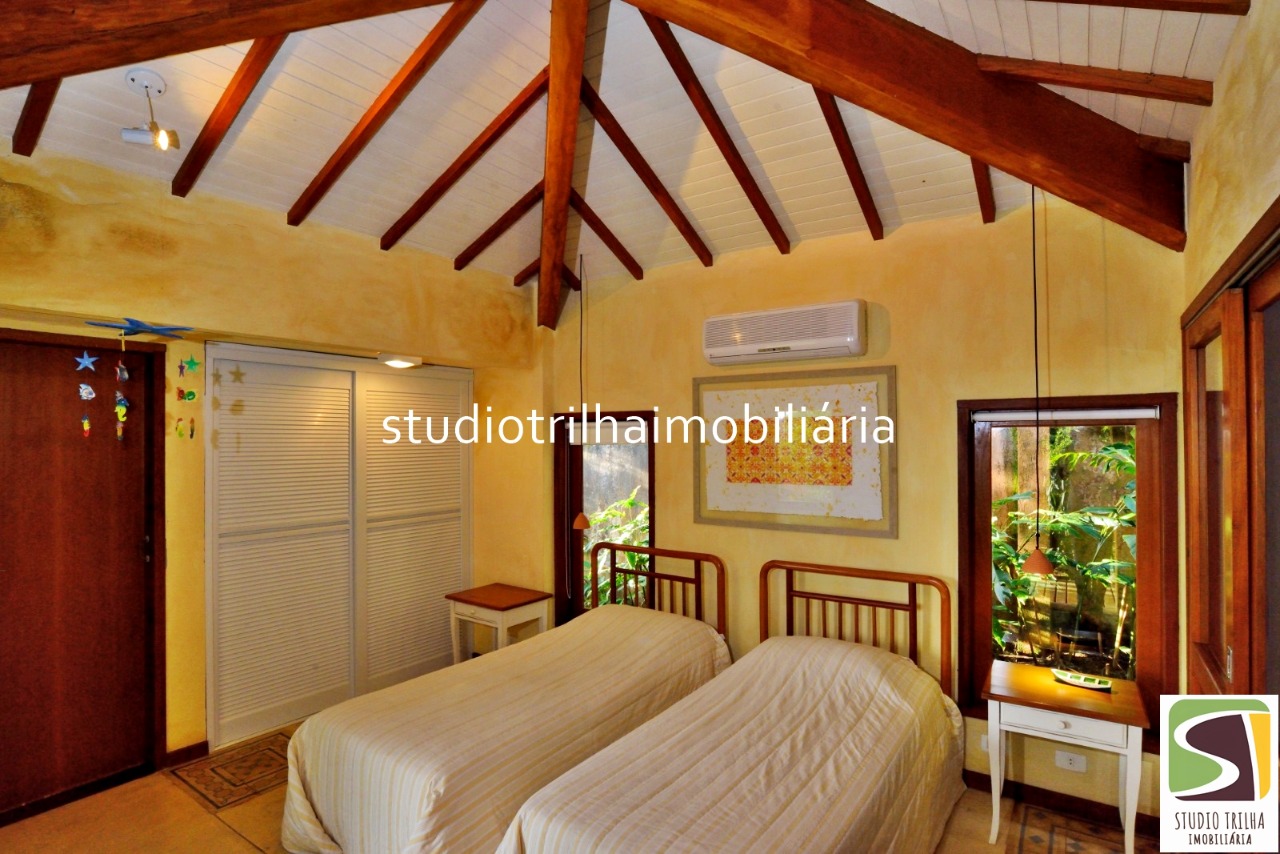 Vendo Mansão 5 suítes, 406m², Jardim e Piscina em Ponta das Canas, Ilhabela-SP