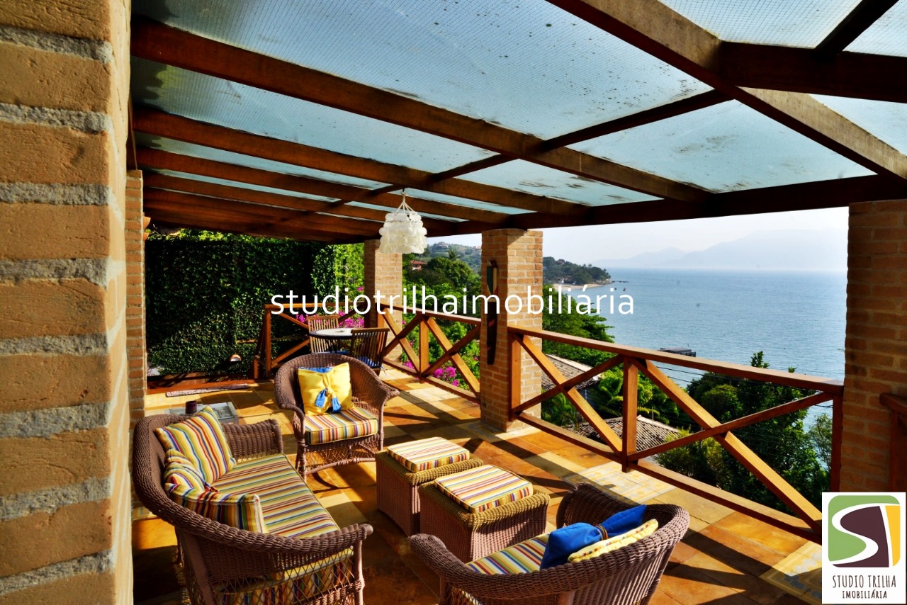 Vendo mansão 5 suítes, 406m², jardim e piscina em ponta das 