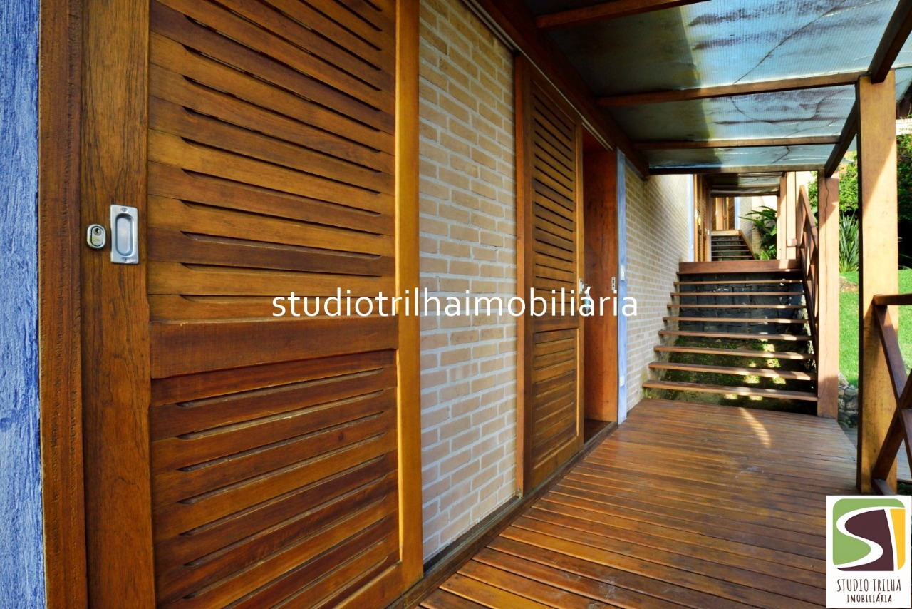 Vendo Mansão 5 suítes, 406m², Jardim e Piscina em Ponta das Canas, Ilhabela-SP