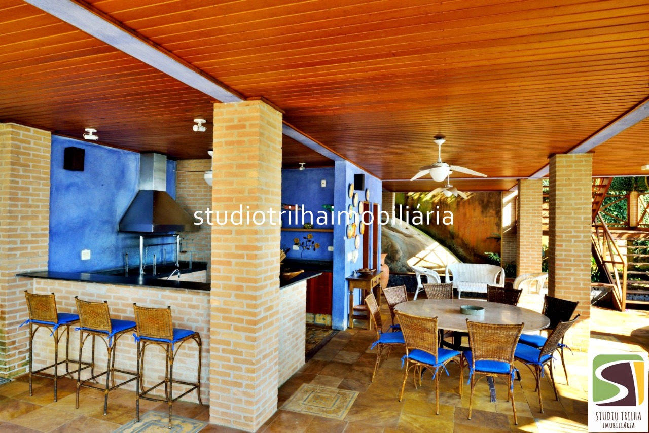 Vendo Mansão 5 suítes, 406m², Jardim e Piscina em Ponta das Canas, Ilhabela-SP