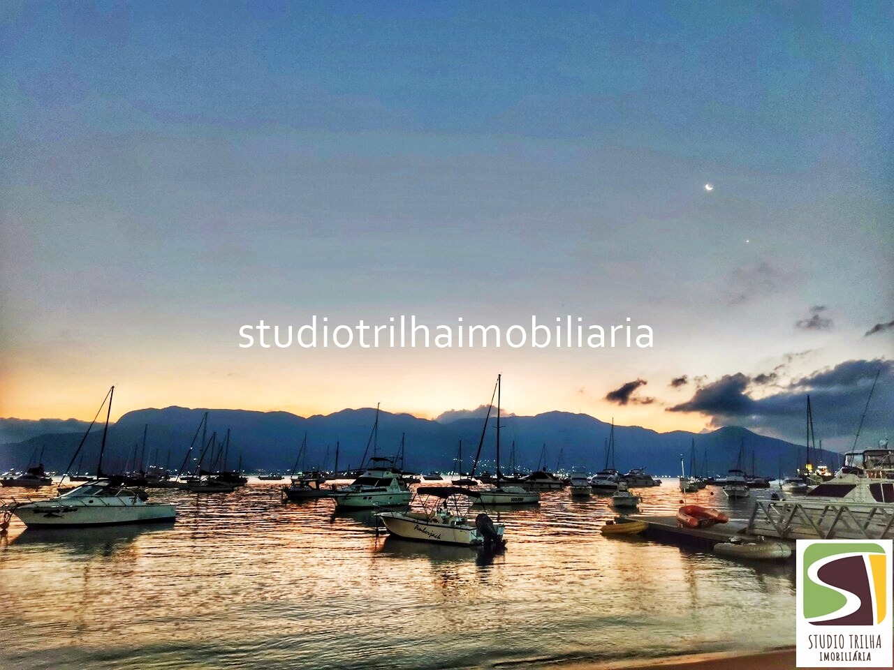 Vendo Mansão 5 suítes, 406m², Jardim e Piscina em Ponta das Canas, Ilhabela-SP