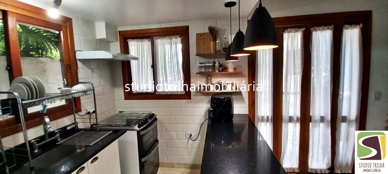 Lindo sobrado em condomínio, 100m² escritura definitiva com 