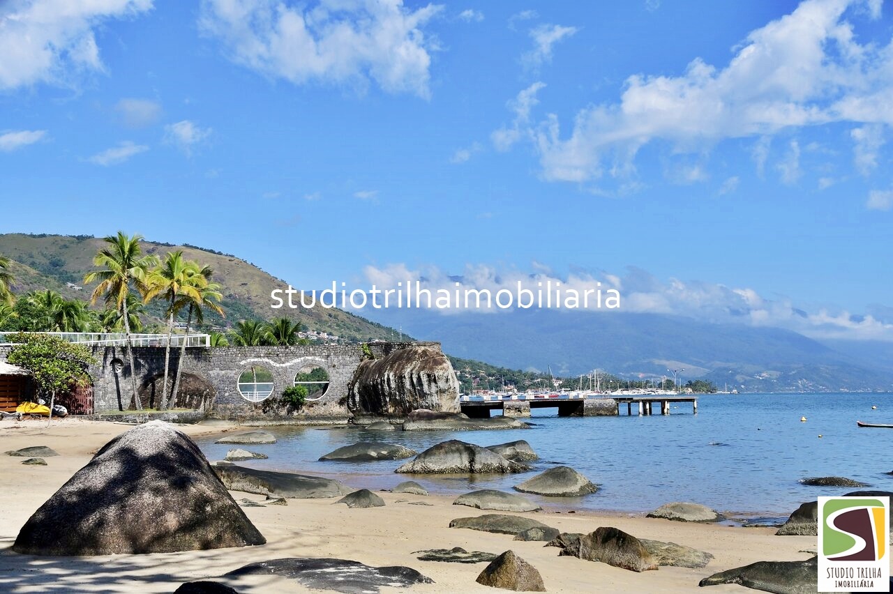 Vendo Mansão 5 suítes, 406m², Jardim e Piscina em Ponta das Canas, Ilhabela-SP