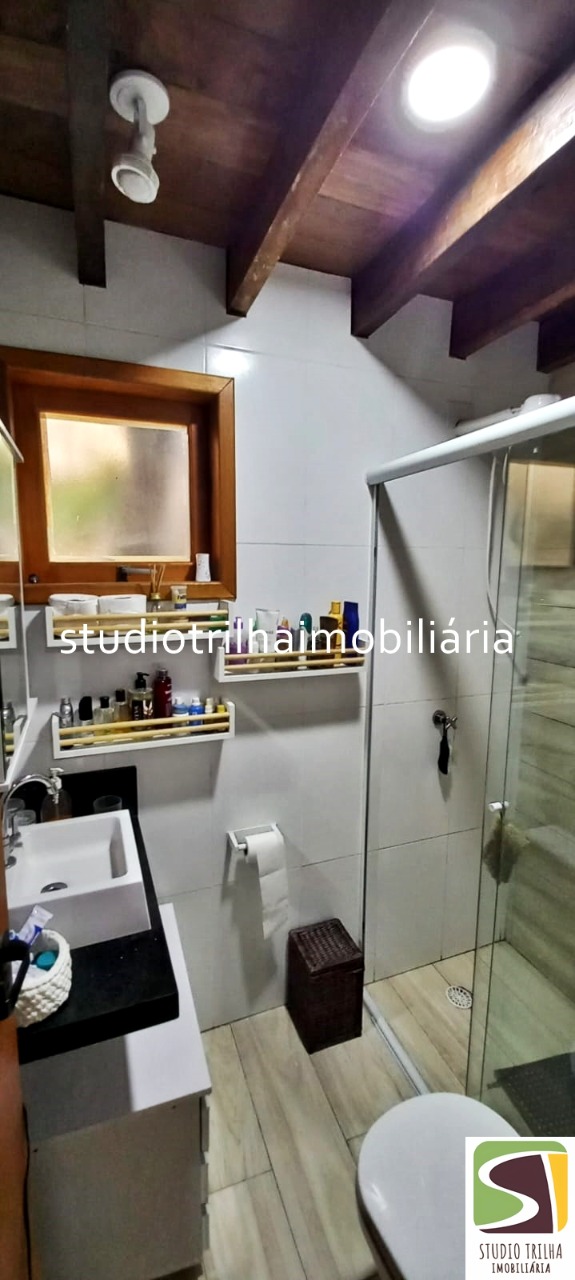 Lindo Sobrado em Condomínio, 100m² Escritura Definitiva com 2 suítes no bairro Bexiga, Ilhabela - SP