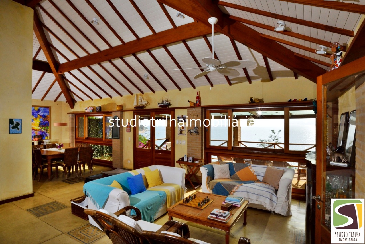 Vendo Mansão 5 suítes, 406m², Jardim e Piscina em Ponta das Canas, Ilhabela-SP