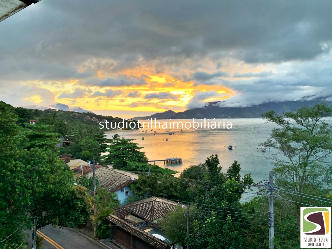 Vendo Mansão 5 suítes, 406m², Jardim e Piscina em Ponta das Canas, Ilhabela-SP