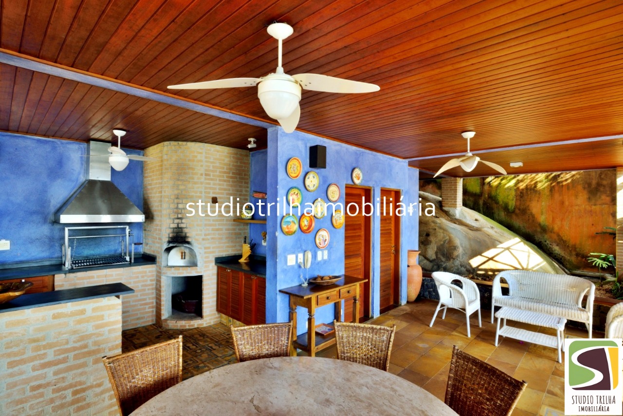 Vendo Mansão 5 suítes, 406m², Jardim e Piscina em Ponta das Canas, Ilhabela-SP