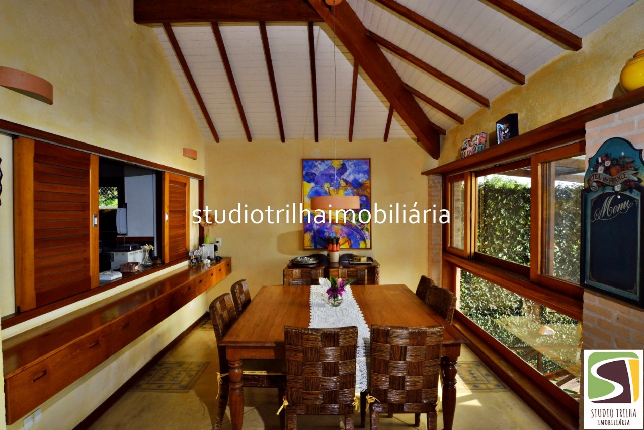 Vendo Mansão 5 suítes, 406m², Jardim e Piscina em Ponta das Canas, Ilhabela-SP