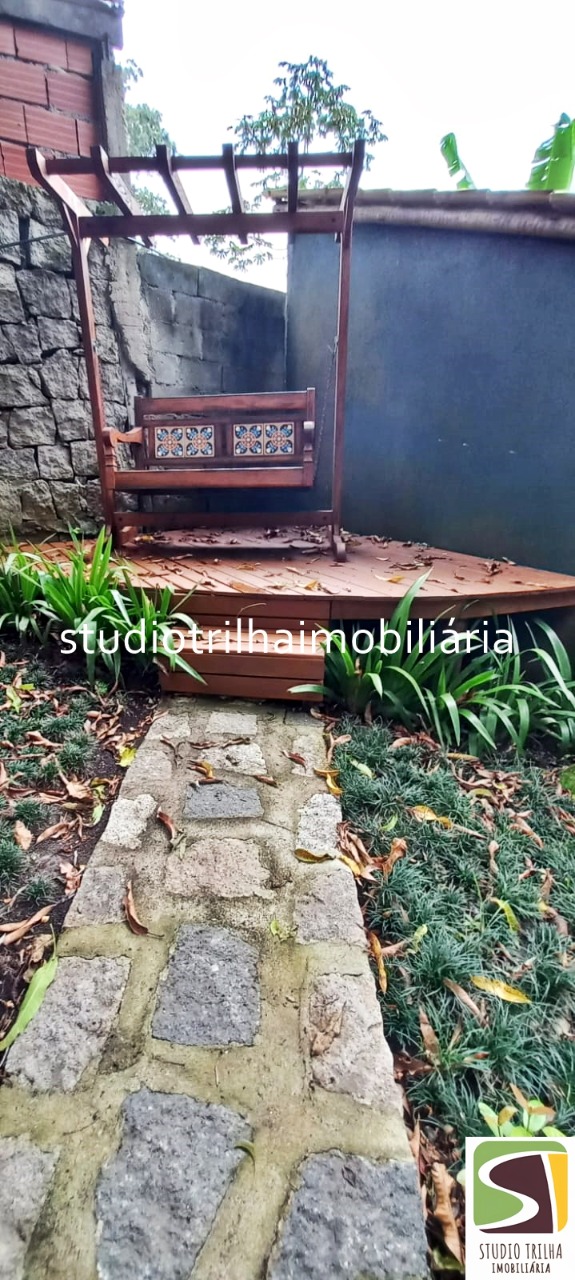 Lindo Sobrado em Condomínio, 100m² Escritura Definitiva com 2 suítes no bairro Bexiga, Ilhabela - SP